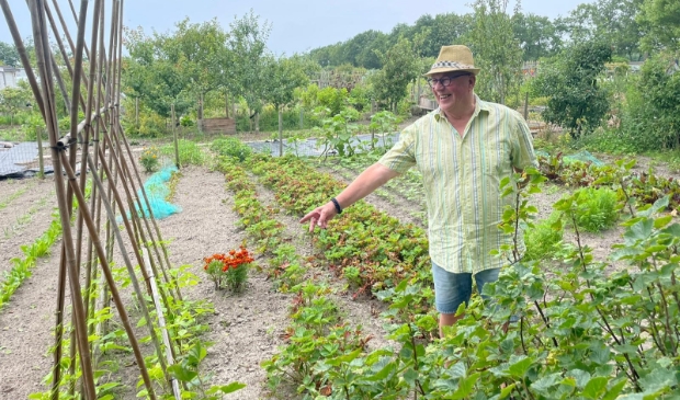 <p>Op de volkstuin van Wouter Droge stond het water wel een halve meter hoog.</p>