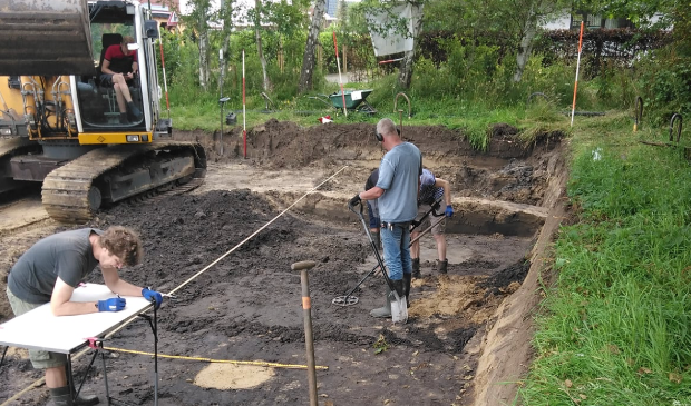 <p>Opgravingen van start in Heiloo.</p>