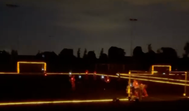 <p>Glow in the dark voetbal komt naar Heiloo!</p>
