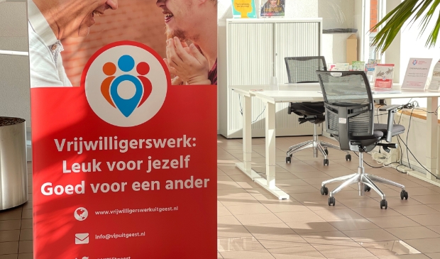 <p>Vrijwilligers Informatiepunt Uitgeest in het gemeentehuis van Uitgeest.</p>
