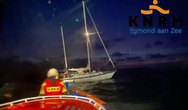 <p>KNRM Egmond helpt zeiljacht!</p>