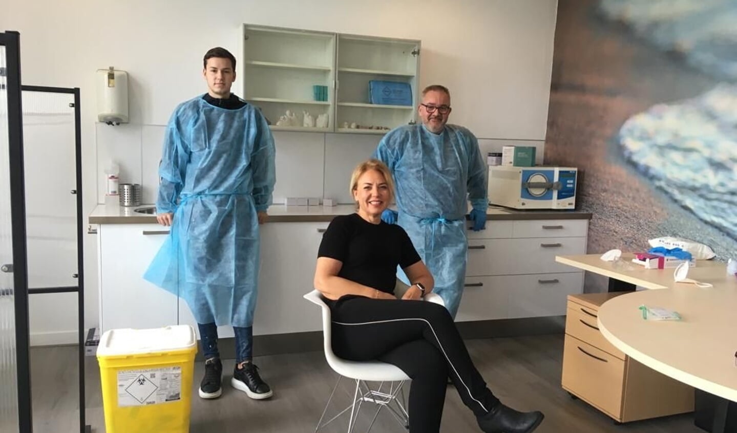 Testlocatie Heiloo (Tim (l), Rolinka en René) staat klaar om te testen voor toegang