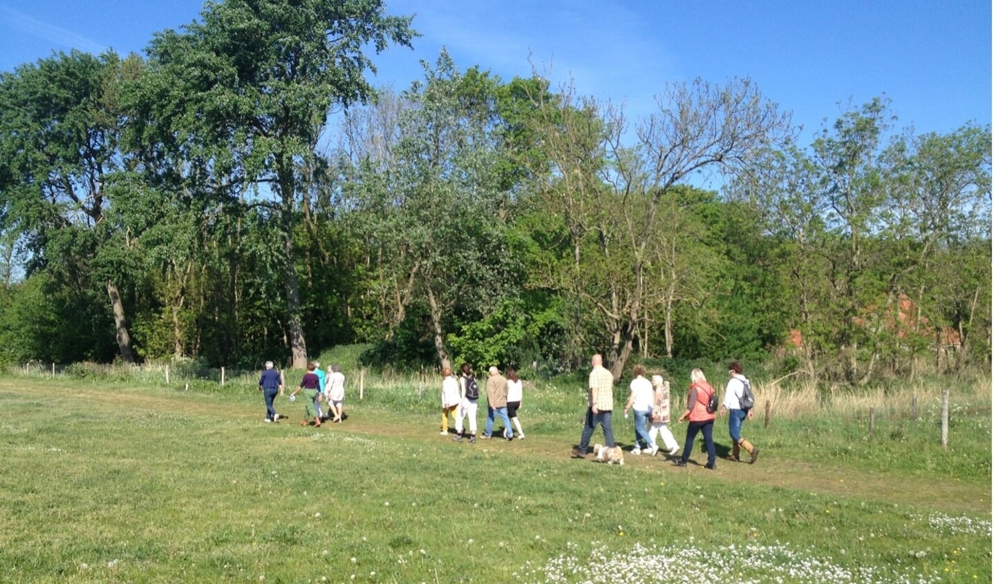 Groep van Gezond Natuur Wandelen bij Egmond Binnen