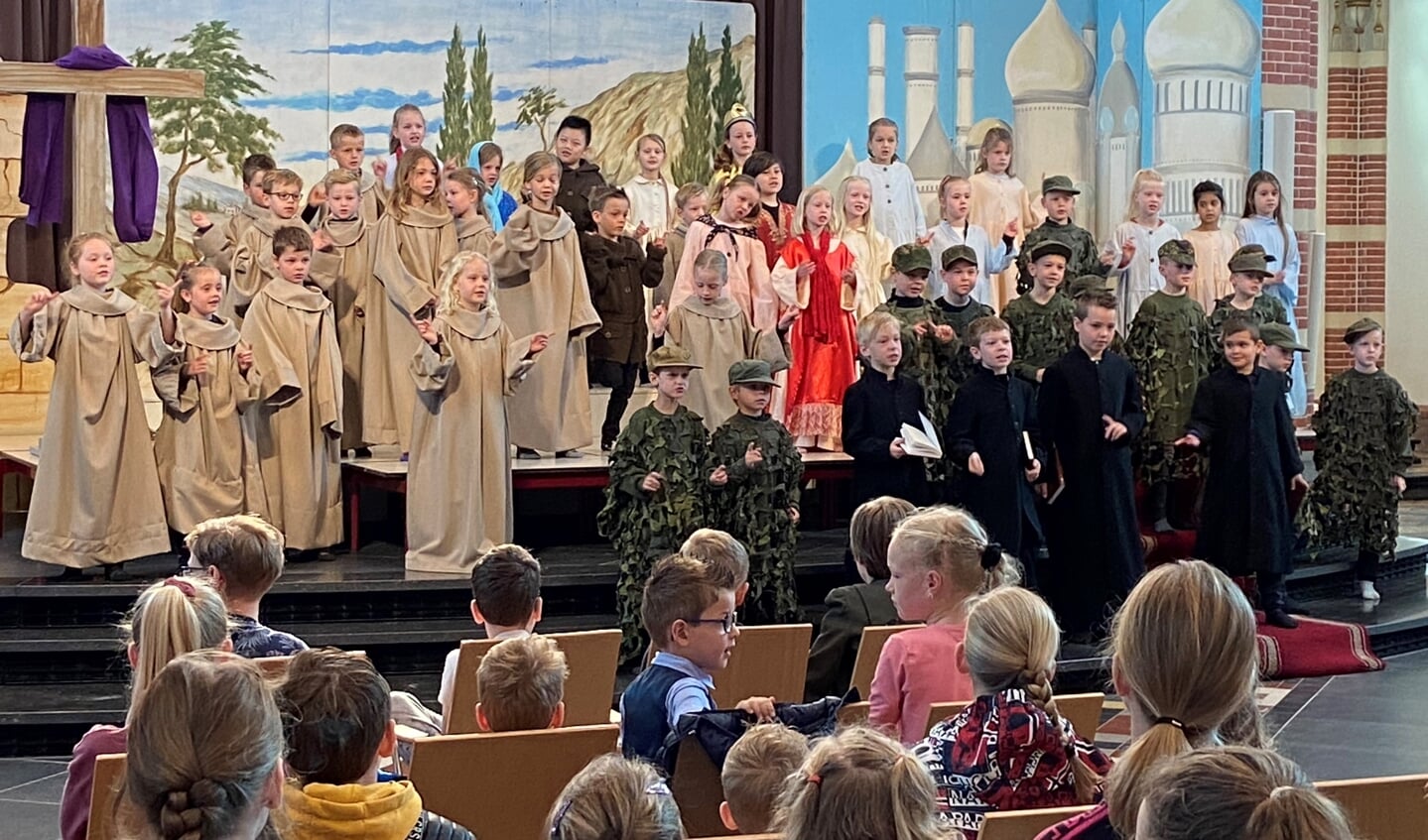 De kinderen van De Kerkuil speelden in een paasmusical. 