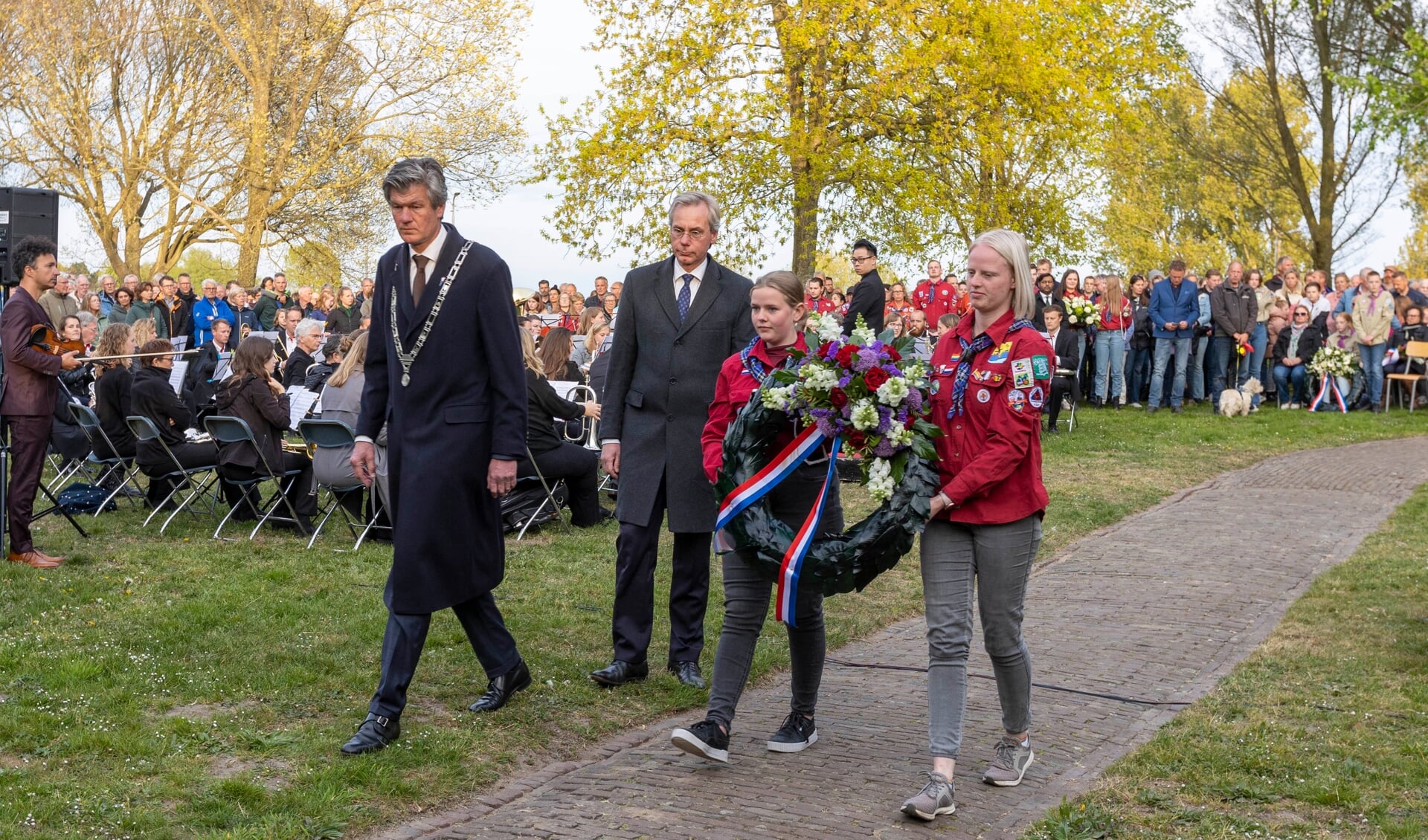 Kranslegging bij Monument der Gevallenen