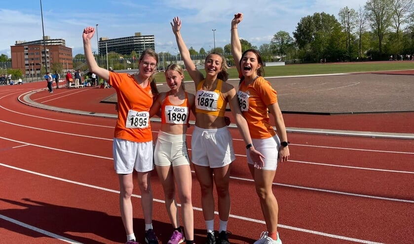 van links naar rechts: Manouk (liep 100 meter), Mellani (200 meter), Owi (300 meter) en Ilze (400 meter)