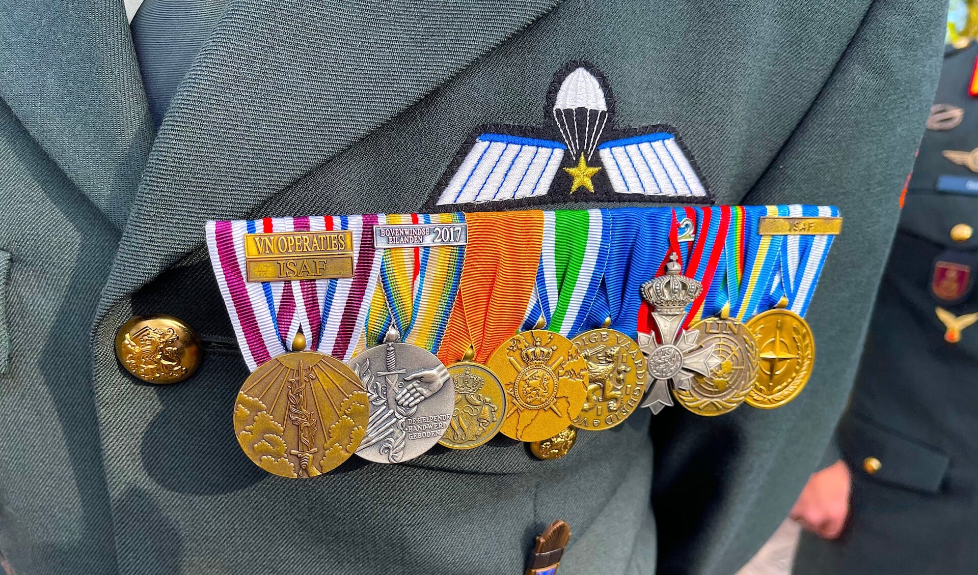 Veteranen zijn op veel plaatsen in de wereld ingezet in dienst van de vrede. De onderscheidingen die ze hiervoor kregen dragen zij met trots.