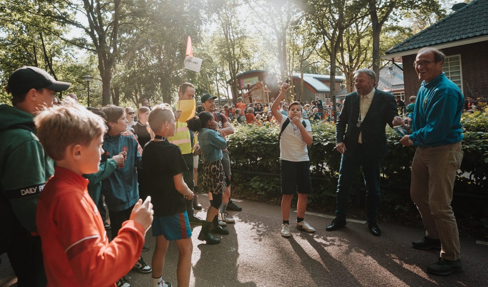 Kinderburgemeester Maurits gaf het startschot voor de Avondvierdaagse 2023. 