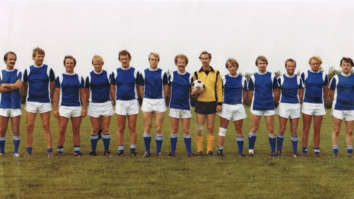 FC Dompvloet in 1981. v.l.n.r. Louis Visser, Ad Leusink, Piet Veldt, Piet Groeneveld, Wil Kops, Nico Vennik, Frans van Westerop, Harm van Duivenbode, Nico Meyer, Johan Stam, Tom Oisterwijk, Jaap Buys en Ton Boerhof.