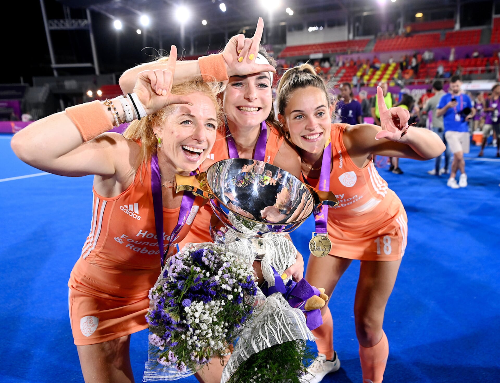 Margot Van Geffen, Eva de Goede and Pien Sanders n de gewonnen WK titel in 2022