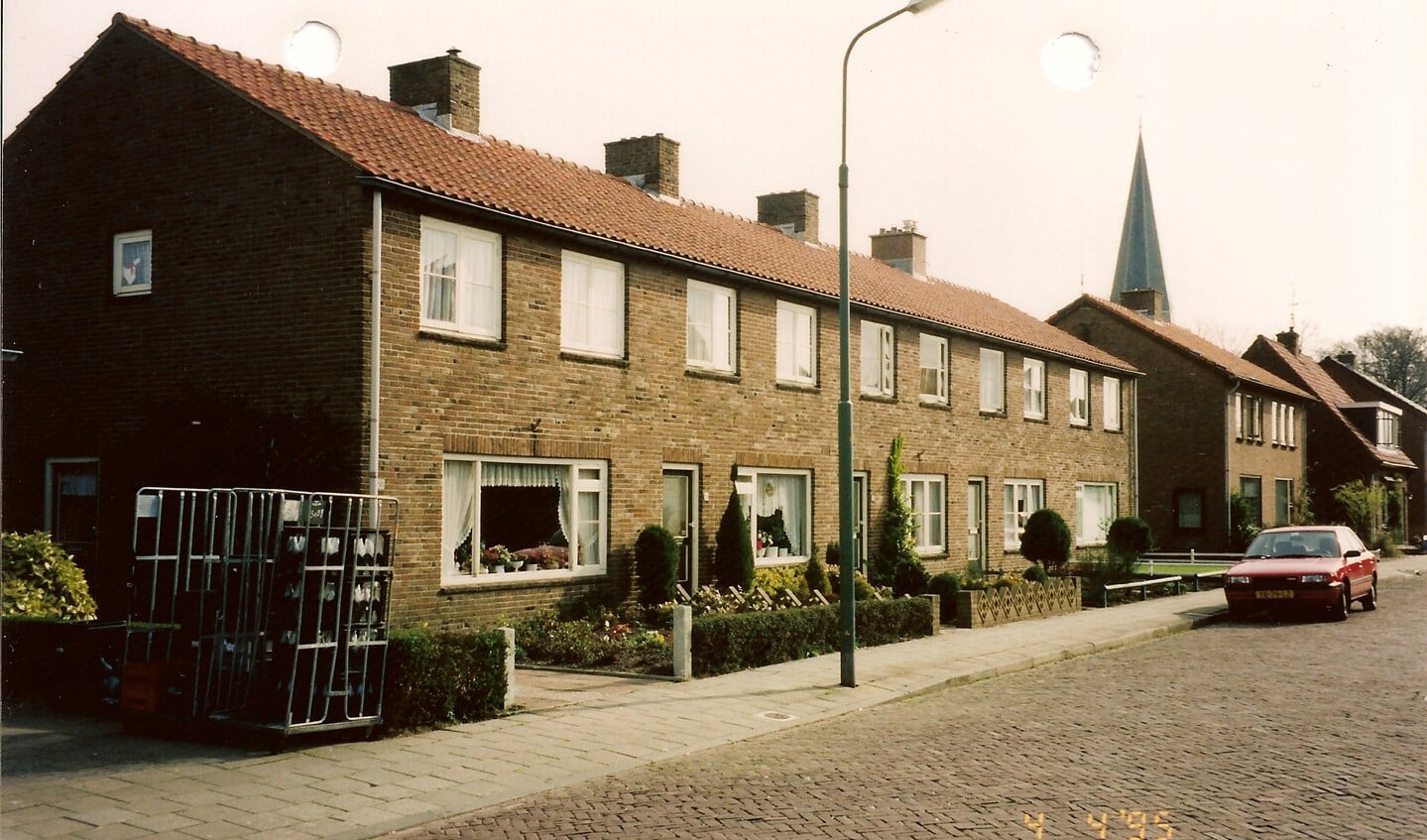 Blokje van 5 huizen die rond 1950 zijn gebouwd 