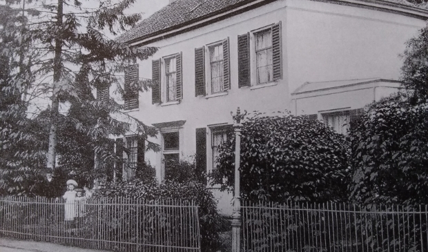 <p pstyle="BODY">De pastorie, voorheen Achterstraat nu Schoolstraat</p>