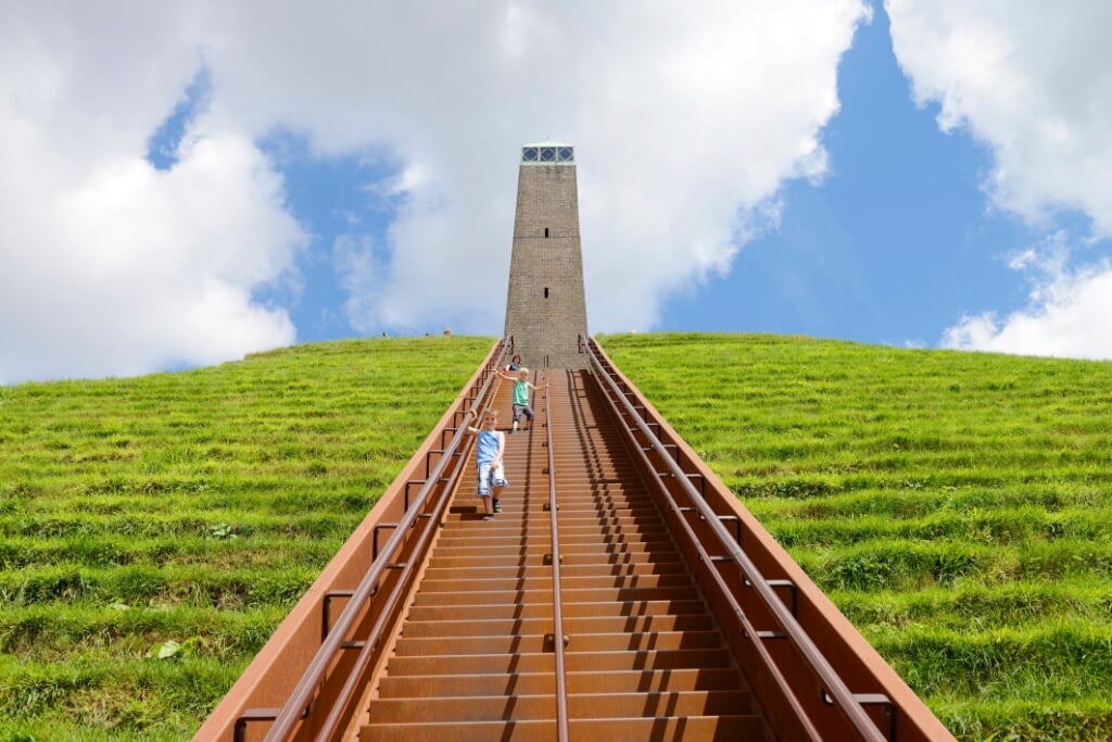 De pyramide van Austerlitz combineert het landschappelijke element met educatie en entertainment