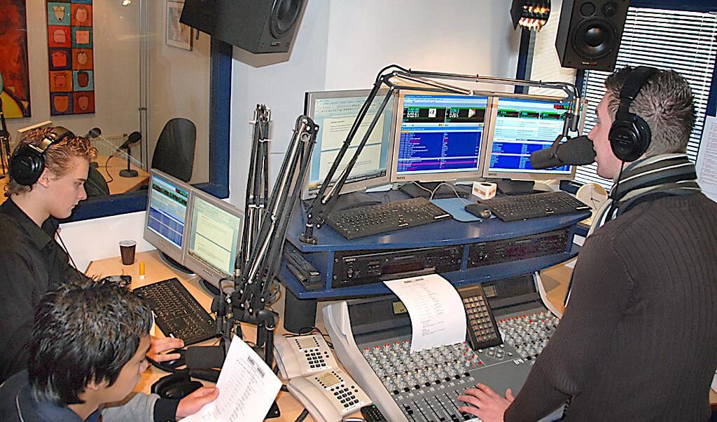 Radio Weesp zendt dagelijks uit op 106.5 FM