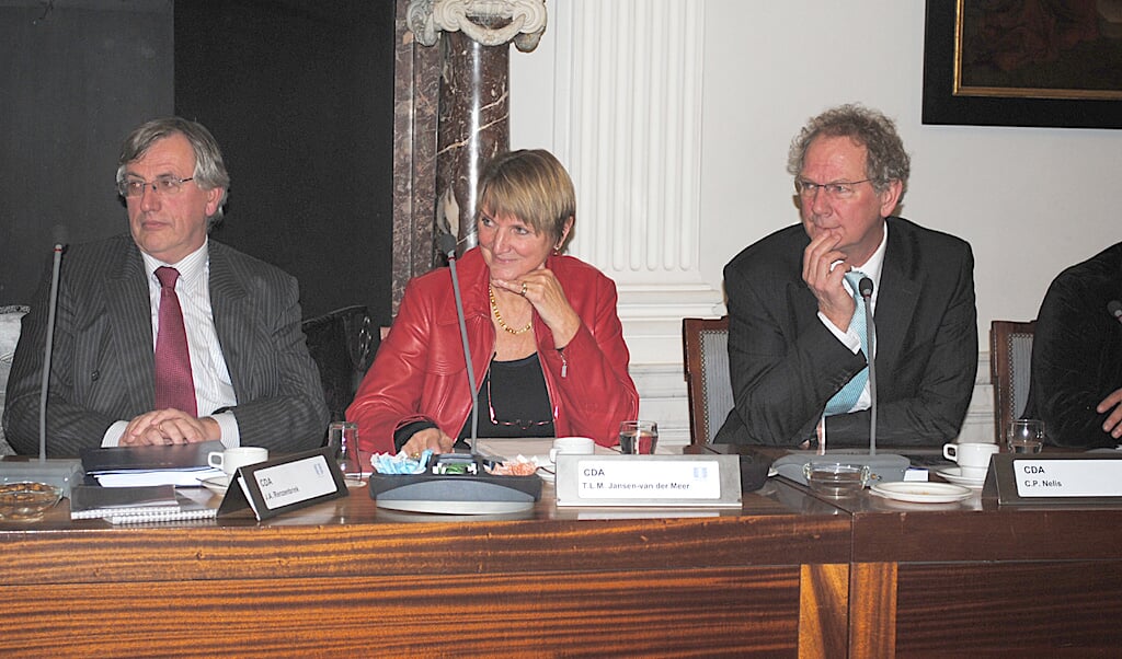 Twee van de drie CDA-ers verlaten de gemeenteraad, Thea Jansen (midden) blijft aan