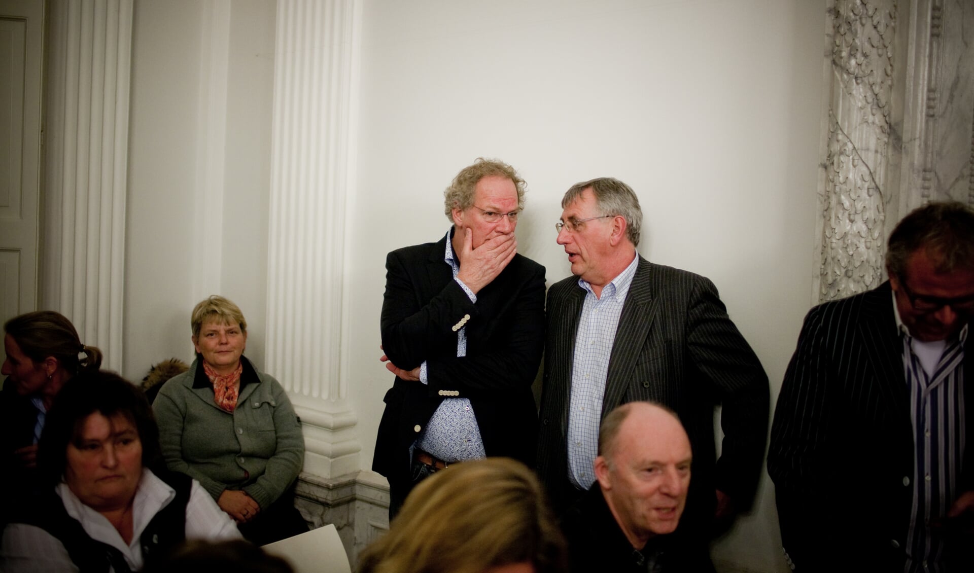 Jan Renzenbrink (rechts) keert terug in de raad