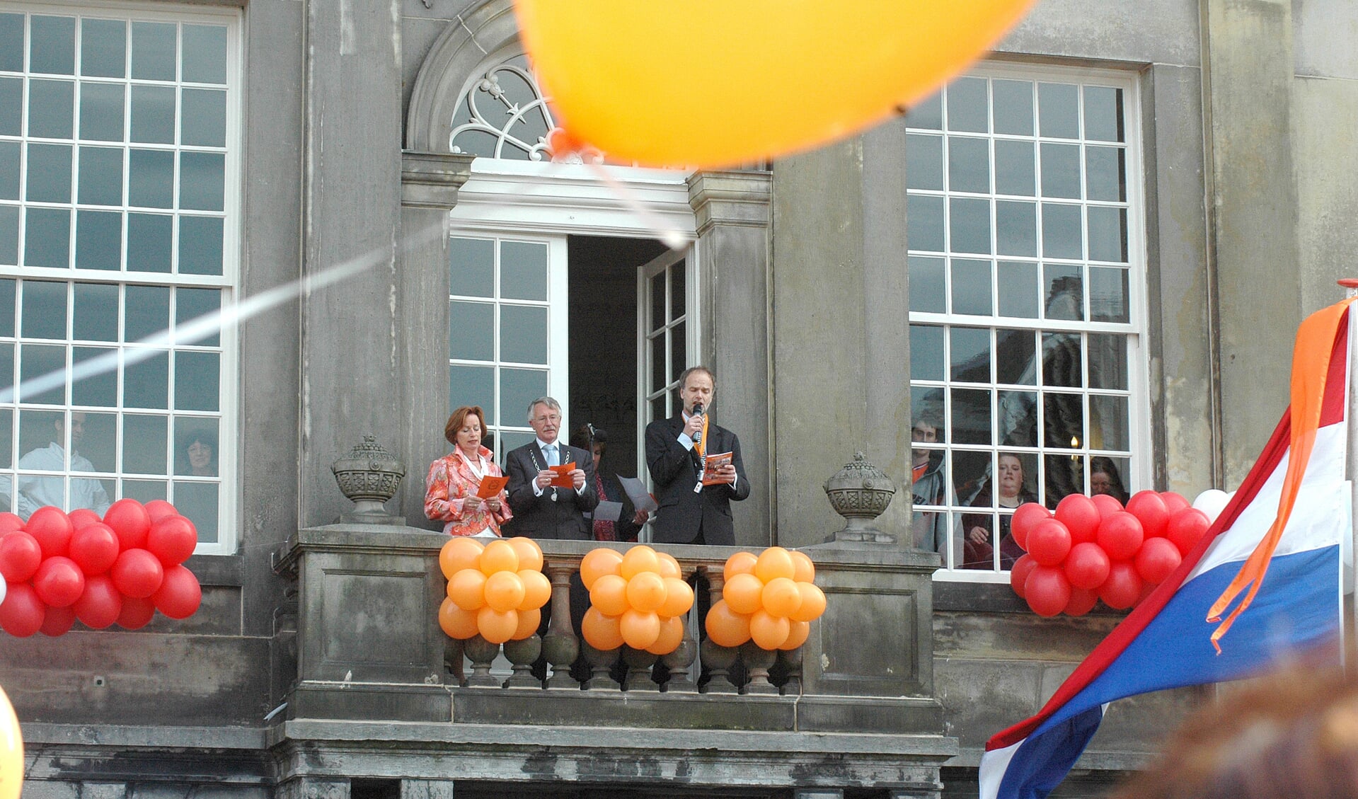 Hans Burggraaff (r) denkt dat Koninginnedag dit jaar wel eens anders zou kunnen worden