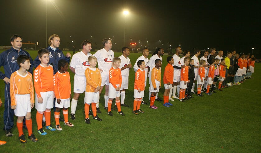 Het Sterrenteam van FC Weesp is klaar voor de wedstrijd