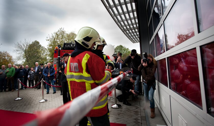 Burgemeester ´knipt´ kazerne open