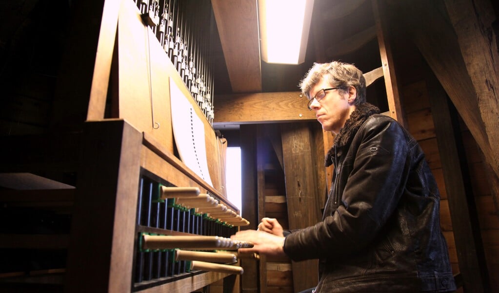 Elke week bespeelt beiaardier Gijsbert Kok het carillon