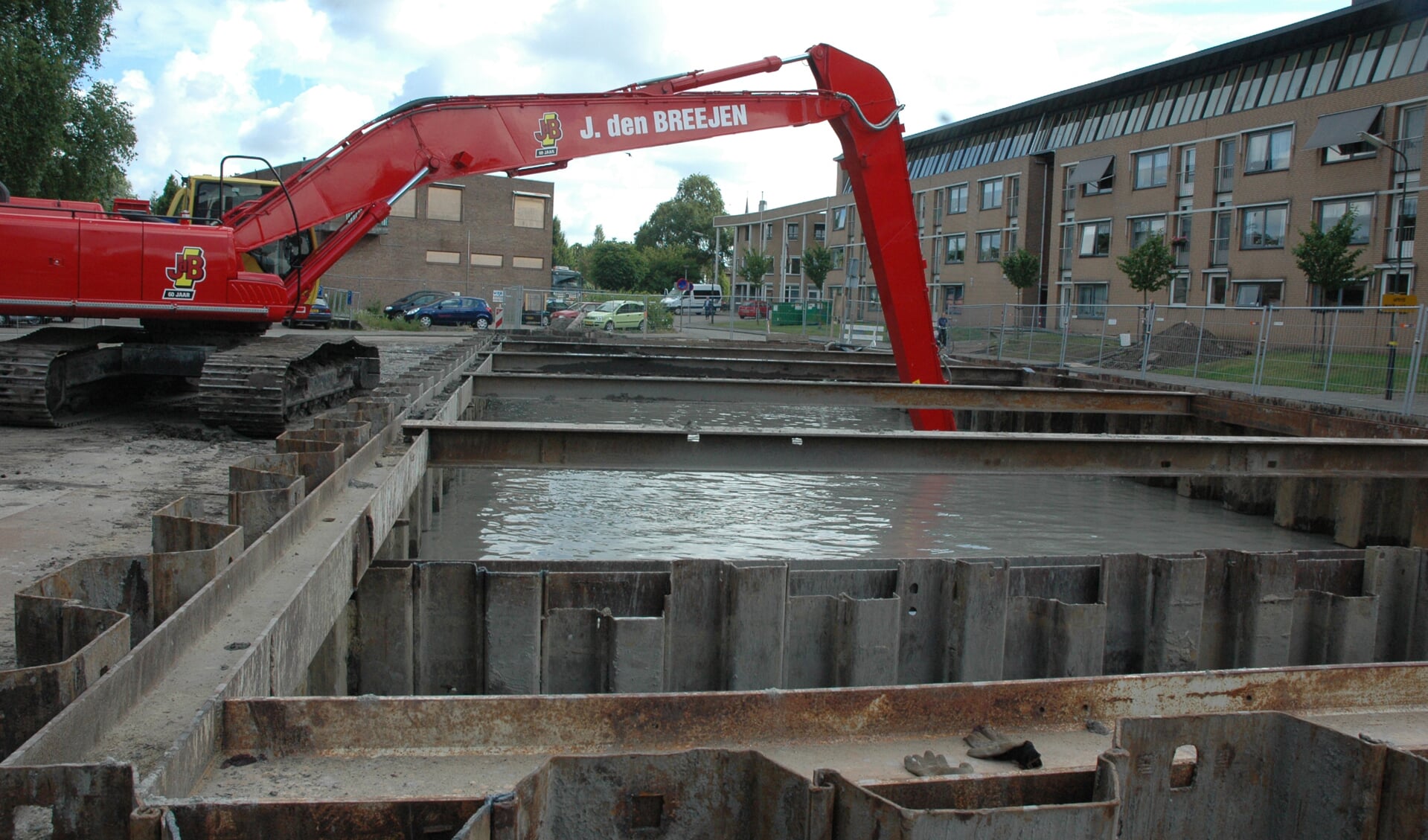 In 2008 werden er onder de parkeerplaats aan de Hugo de Grootlaan bassins geplaatst 