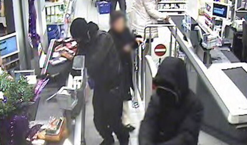 De politie zoekt de daders van de overval op de Deen