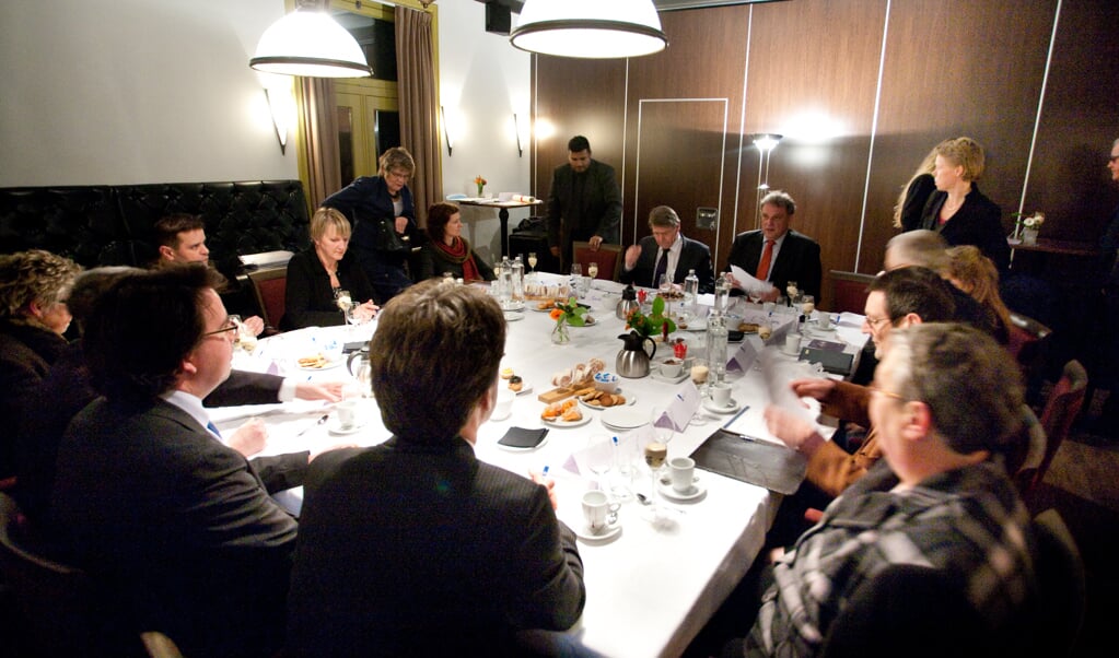 Overleg over het fusiedossier met toenmalig minister Donner in februari 2011.