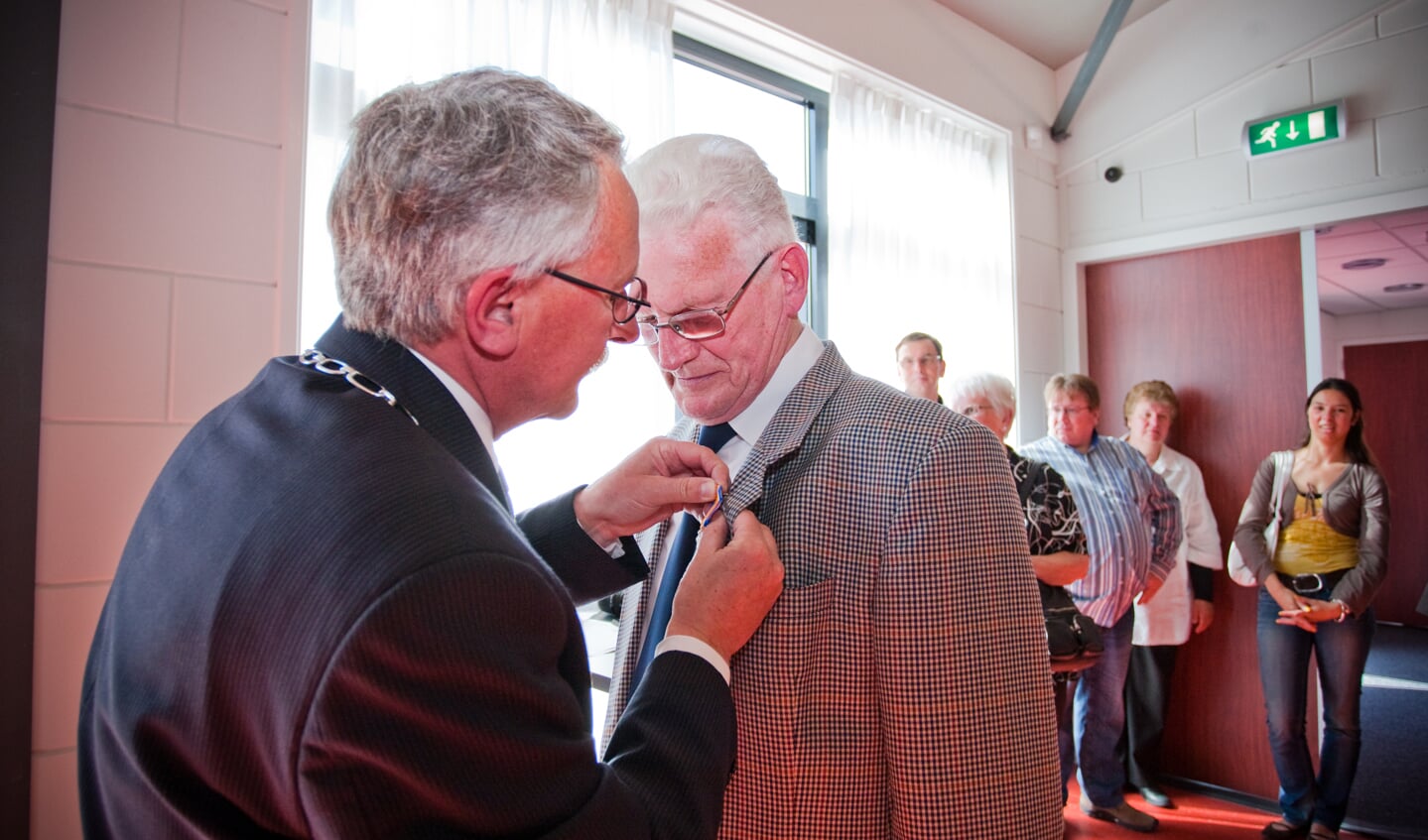 Henk Addink bij zijn onderscheiding in 2011.