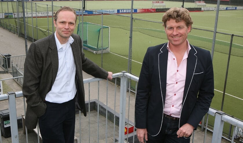 Stijn Eijkman en Philip Tulleken voor de huidige kunstgrasvelden van Gooische.