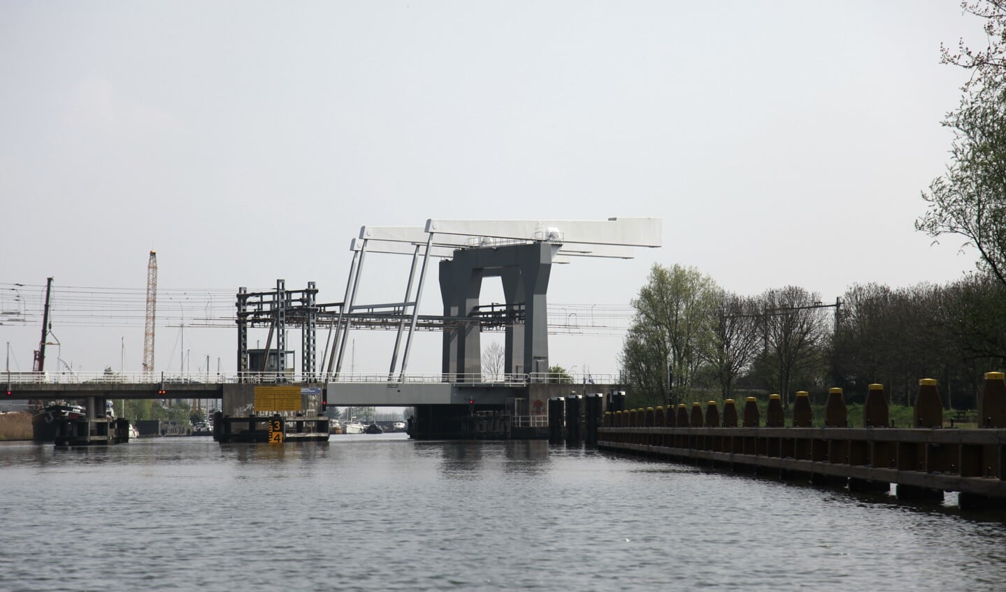 Rijk en gemeente tegenover elkaar over spoorbrug