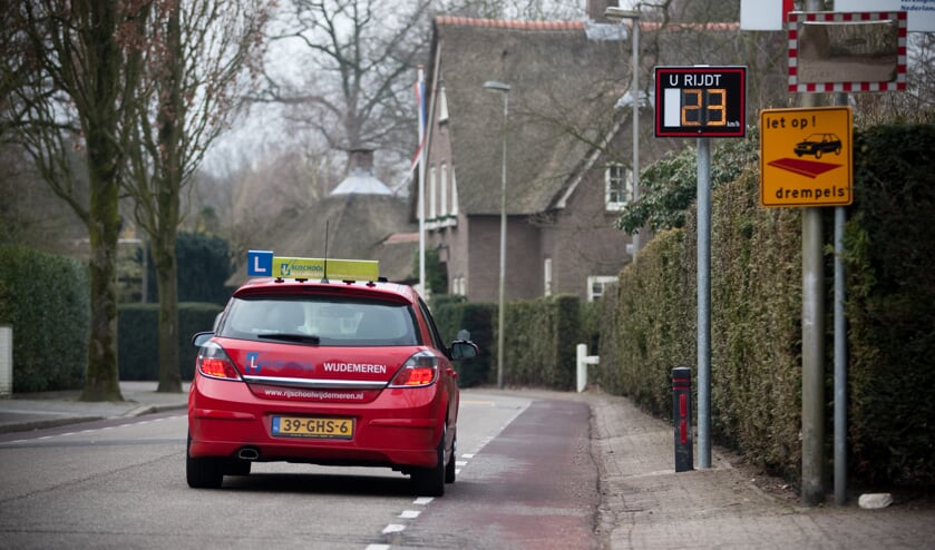 Tijdelijk werd op de Groot Hertoginnelaan met dit bord de snelheid van het verkeer aangegeven.