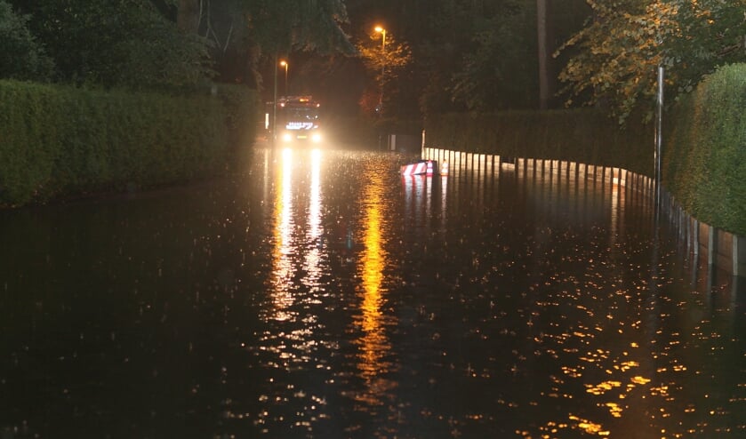 De Groot Hertoginnelaan is een rivier geworden