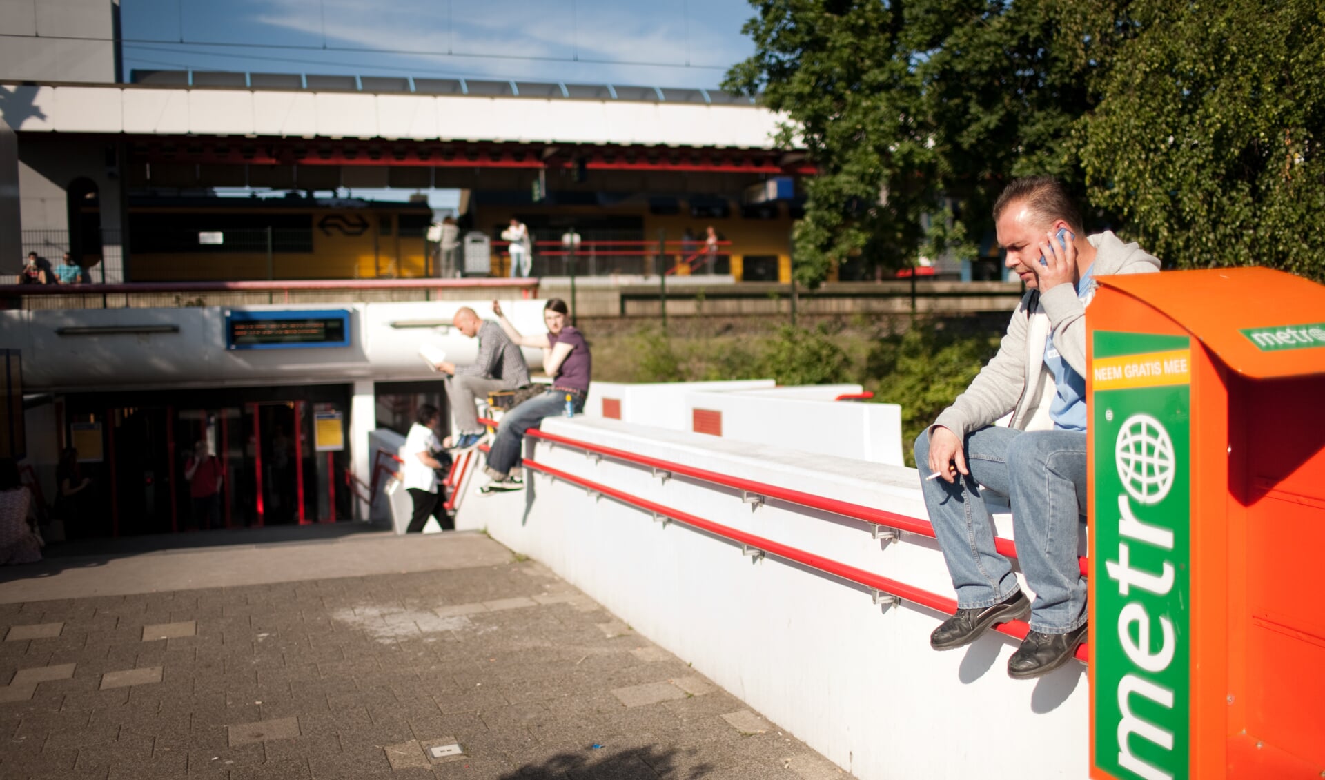 Uren wachten op enig nieuws bij het station