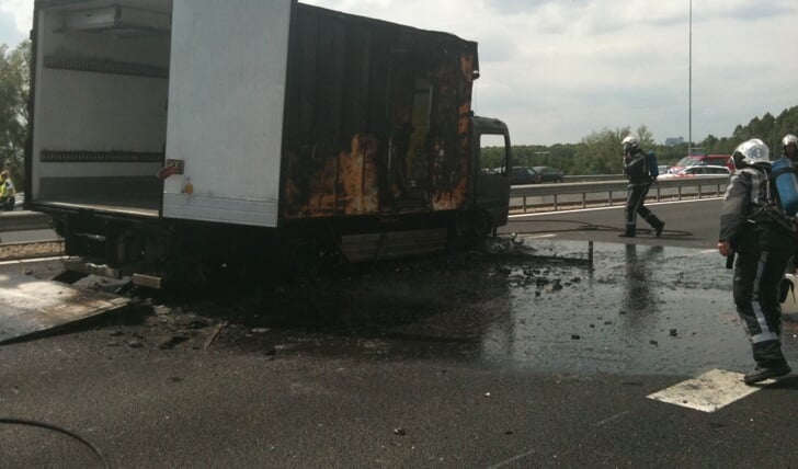 Door een brand in een vrachtwagen werd de snelweg A1 afgesloten