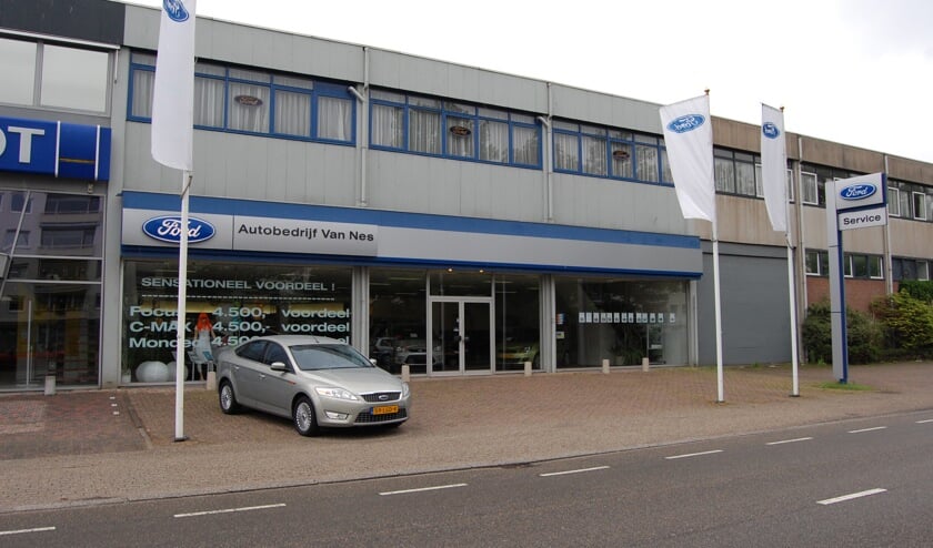 Autobedrijf Van Nes (inmiddels gesloten) in Weesp.  