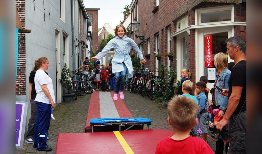 Meespringen met de gymnastiek/turnafdeling van WVGV