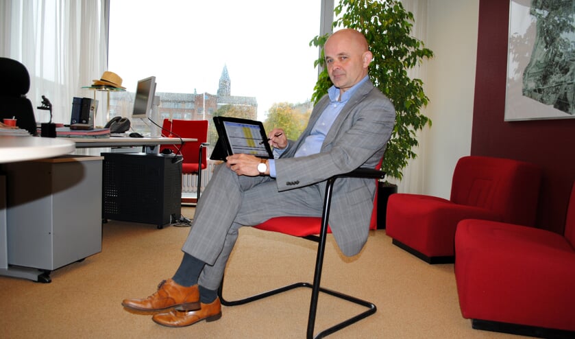 Wethouder Boekhoff presenteert de begroting 2013.