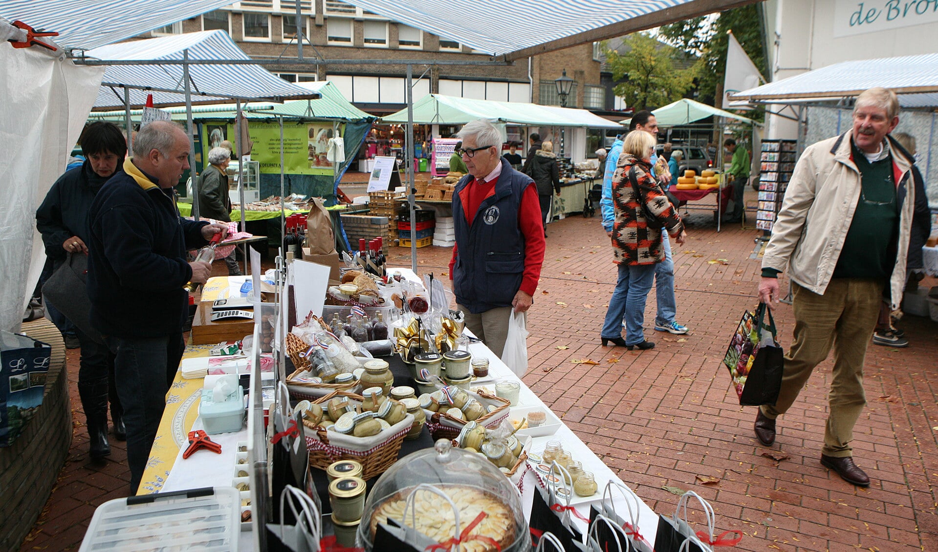Drukbezochte markt zaterdag op het Juliana
 plein