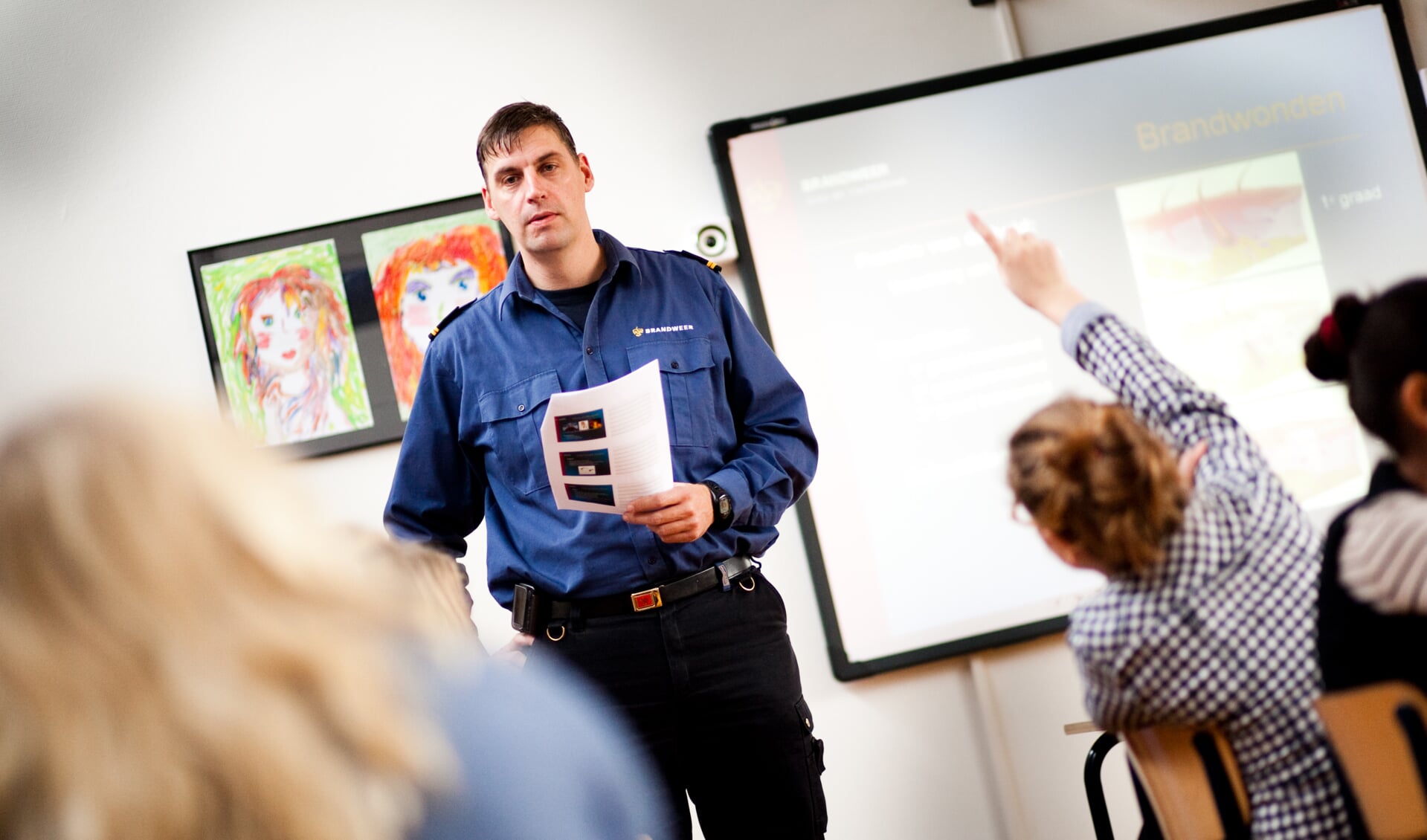 Veel vragen voor brandweerman