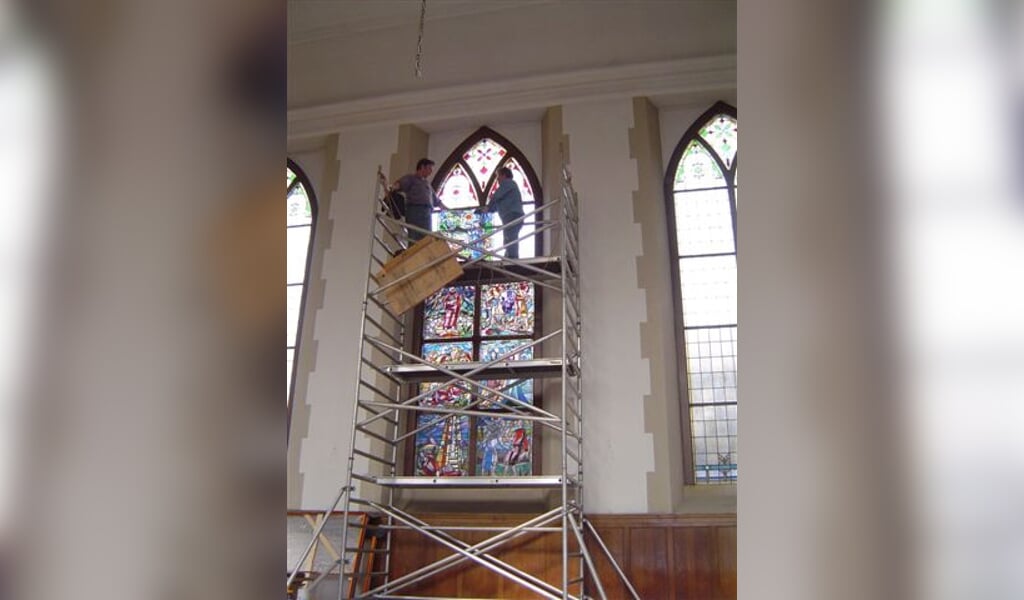 De ramen werden in 2010 weggehaald uit de kerk