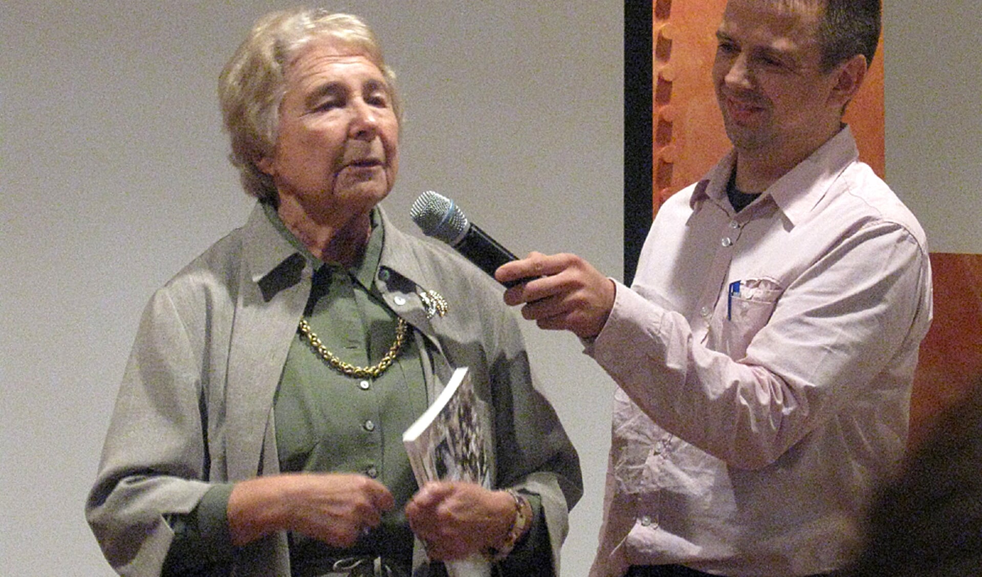 Jenny Hertzberger bij de presentatie van haar boek in 2009