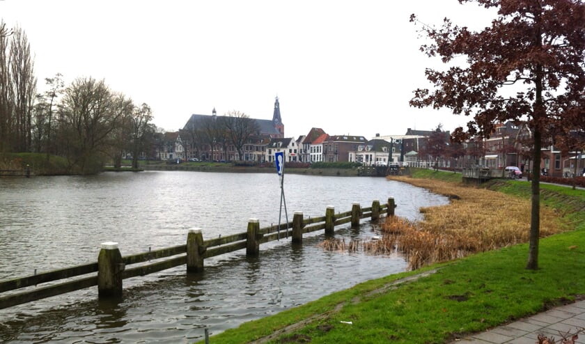 De Vecht langs de Stationsweg.