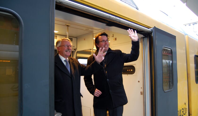 Burgemeester en wethouder vertrekken naar Den Haag.
