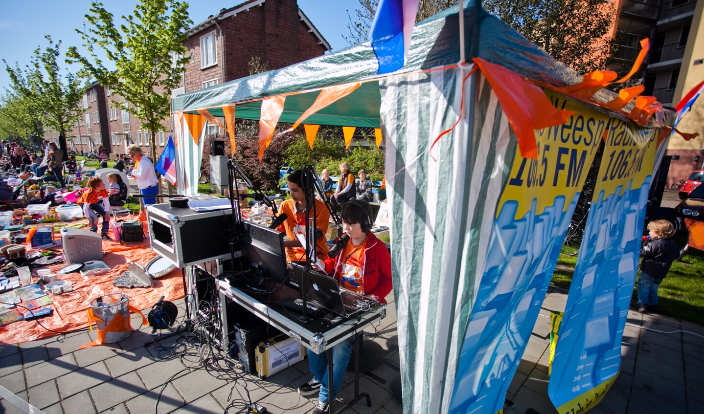 Radio Weesp staat ook op de kindervrijmarkt.