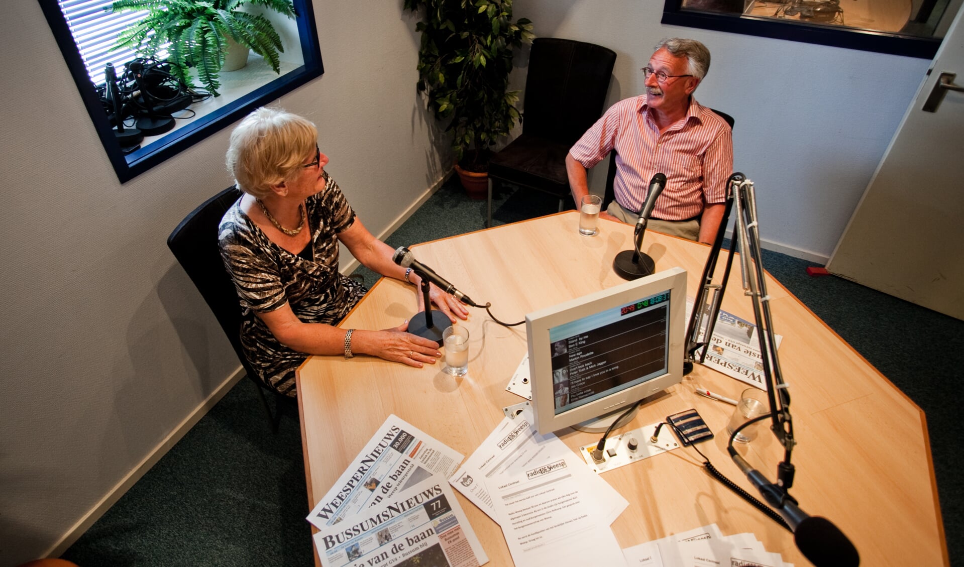 Chris Hofkamp en Bart Horseling tijdens de radio-uitzending