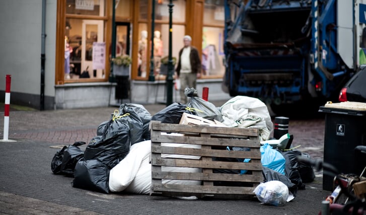 Afval op straat is gemeente doorn in het oog
