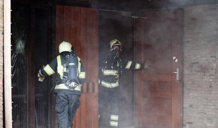 Kerkcentrum gevuld met rook door brand.