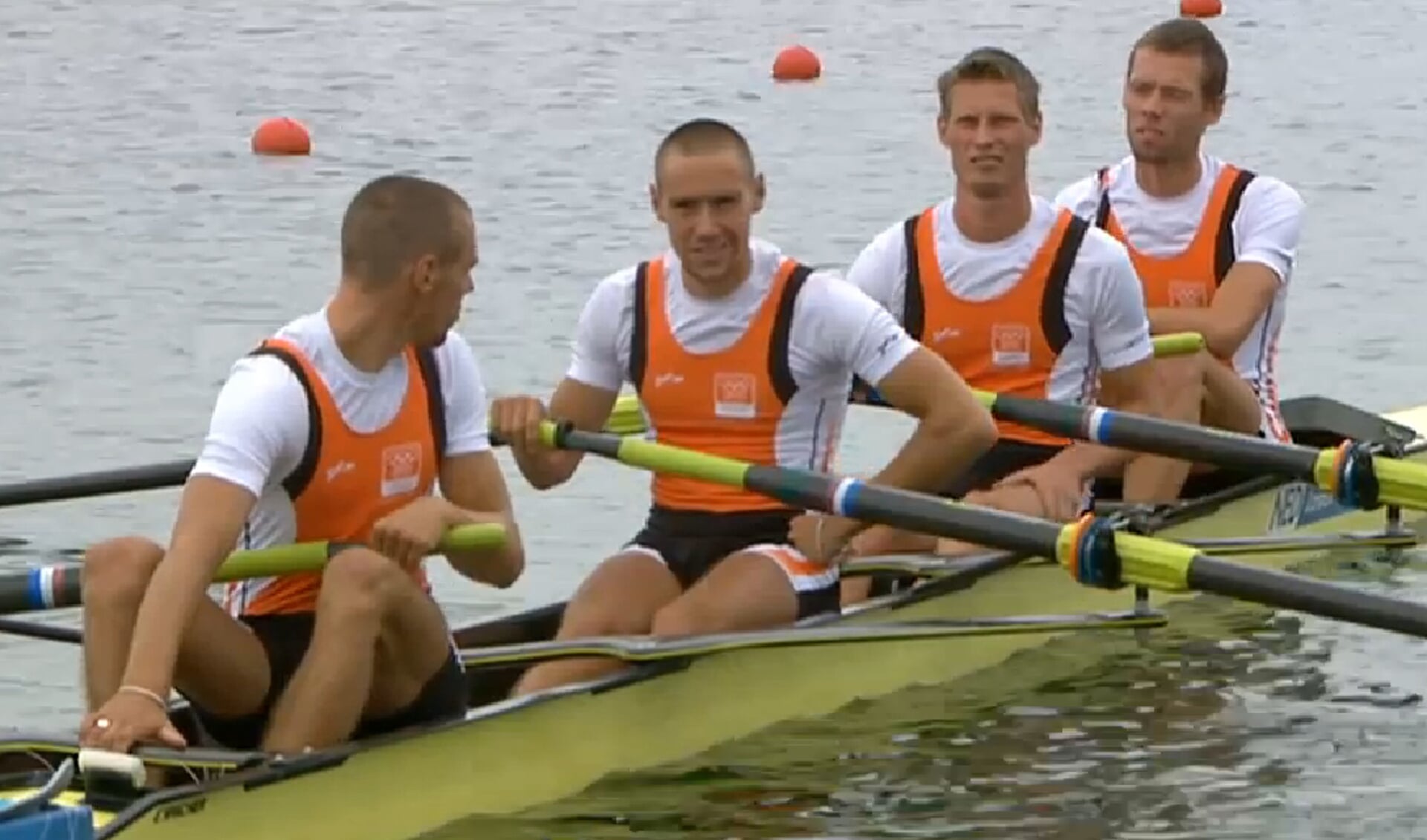 Het Nederlandse team vlak voor aanvang, links de Muda's