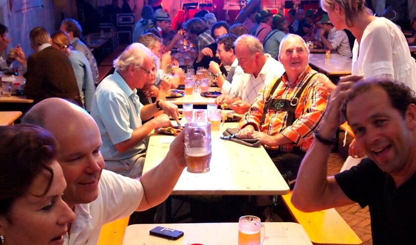 Bier en worst op Oktoberfest
