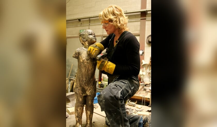 Burney Bavelaar aan het werk